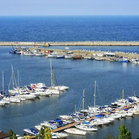 Cazare-mamaia Ro 公寓 *